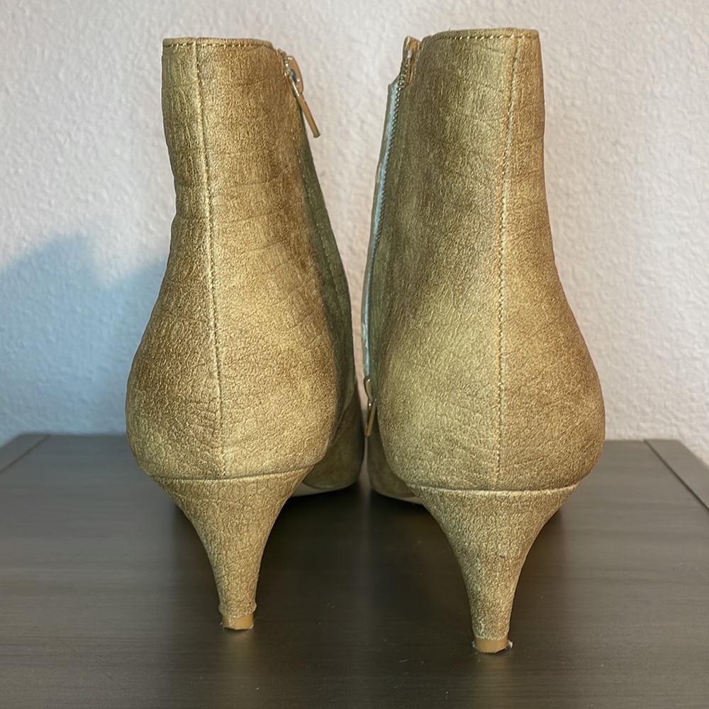 Express Kitten Booties size 9